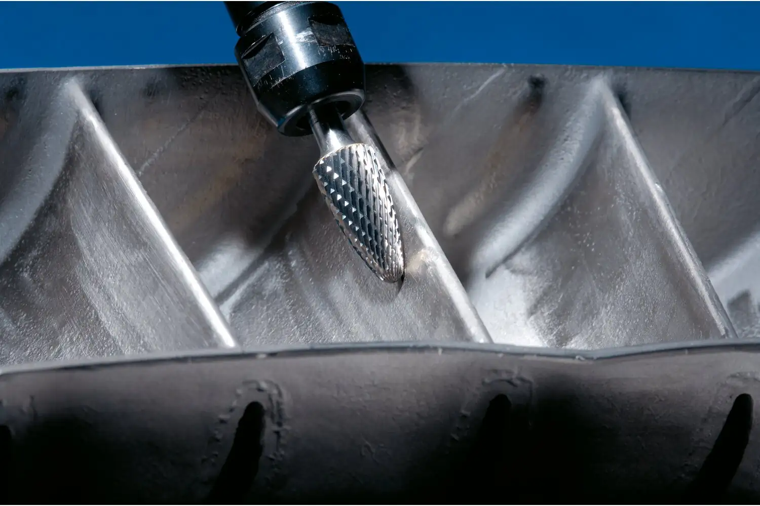 Freză biax din carbură metalică, formă de ogivă sferică (RBF) RBF 1020/6 TOUGH 3
