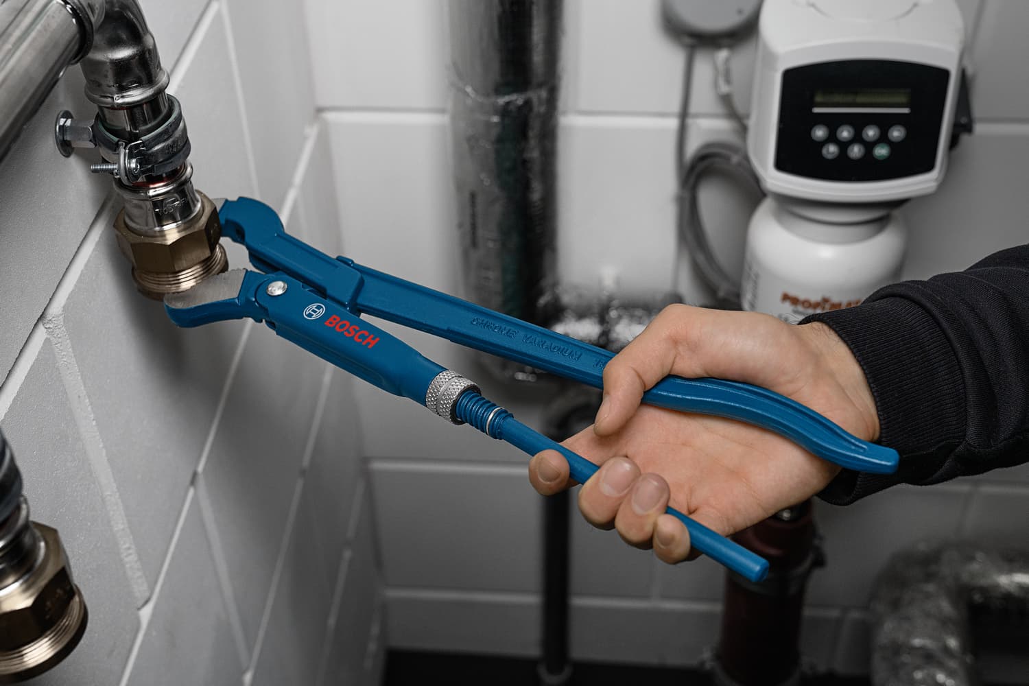 Cheie de 420 mm pentru ţevi în colţ de 45° destinată instalaţiilor sanitare 3